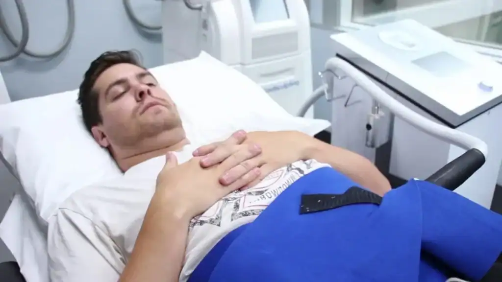 Transforming Bodies: Celebrity Success Stories and the Truth Behind Body Contouring 2 Image of male having body contouring Buckingham treatment