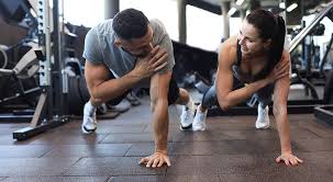 Image of man and woman doing Cardio Buckingham to tone their arms. 